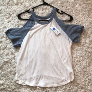 exposed shoulder shirt